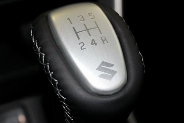 Suzuki Leather Gear Shift Knob - Black And Silver (5 speed) SX4 S Cross